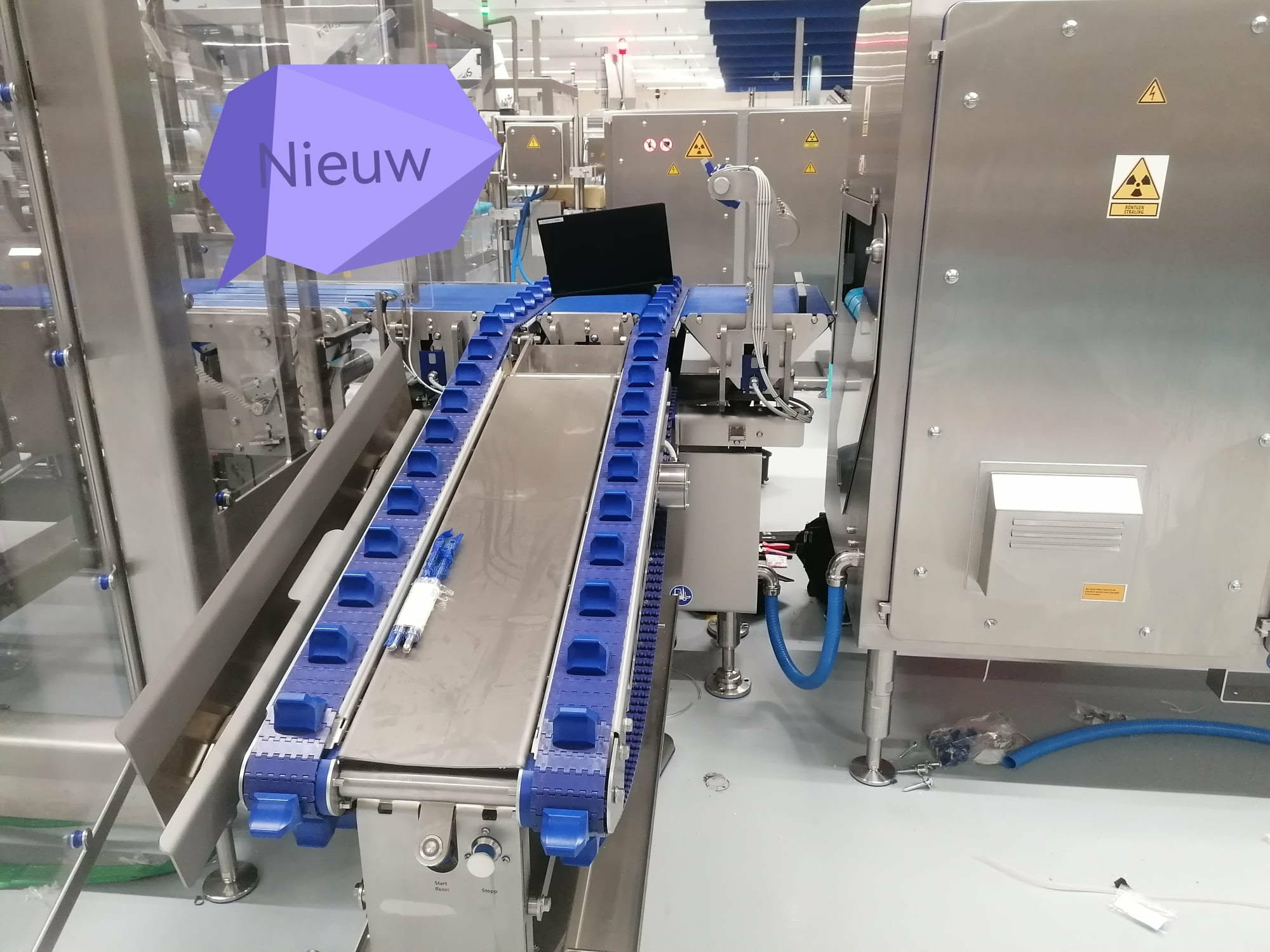 Industrial conveyor system in a cleaned production environment